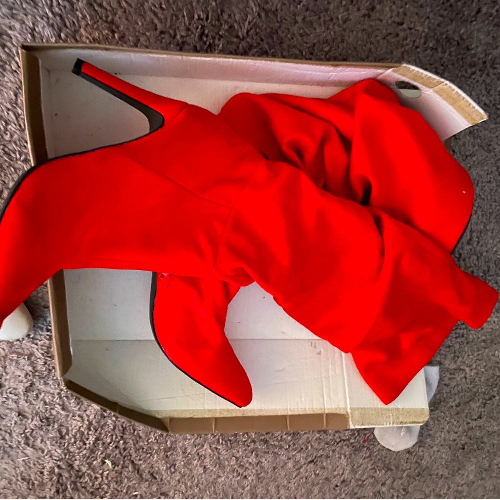 SEXY RED SUEDE HEELED BOOTS